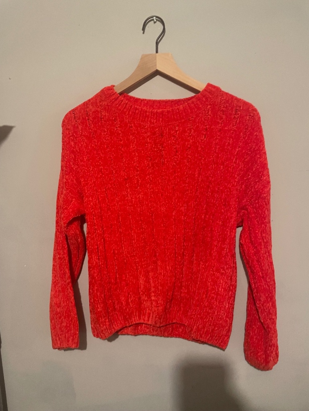 No boundaries women’s large red pullover sweater